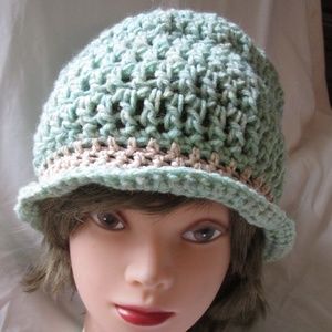 SEAFOAM GREEN WOOL HAT WITH CREAM COLORED HEMP YAR
